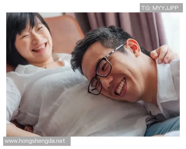 足球明星喜迎新生儿性别揭晓全家欢庆共享幸福时刻